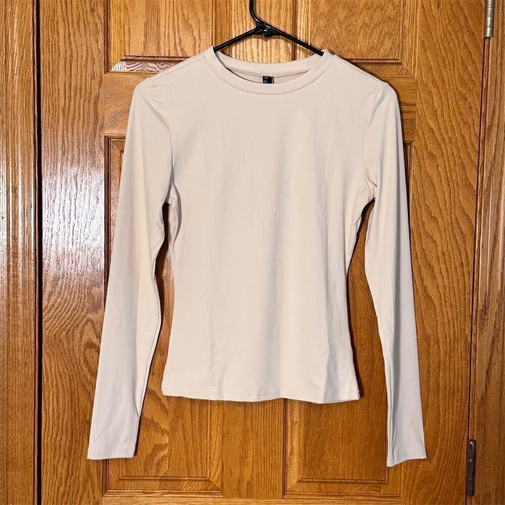 NWT Trendy Queen Women's Beige Long Sleeve Crop Top Size M Casual